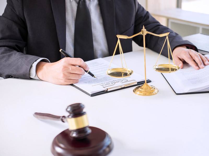 公安机关讯问时，上海刑事案件律师能否在场的多维探讨